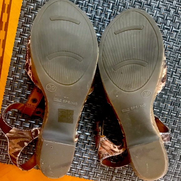 Spring Sandals Size 8 - Picture 4 of 4